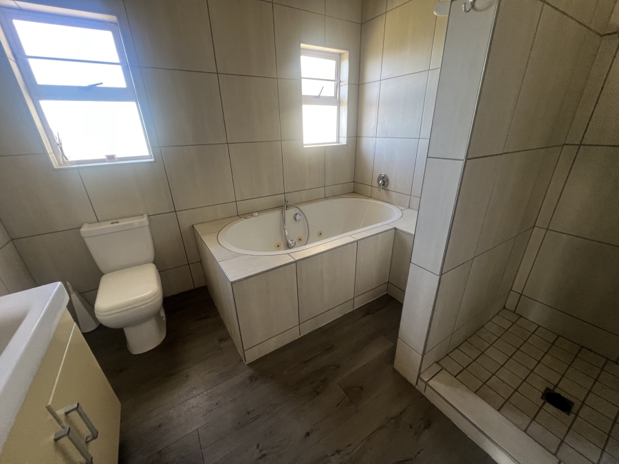 4 Bedroom Property for Sale in Beacon Bay Eastern Cape